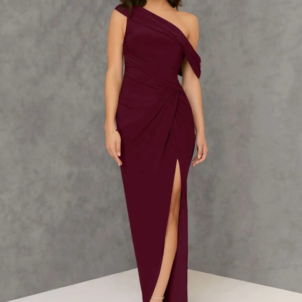 Azazie Rorie in Cabernet Size 10